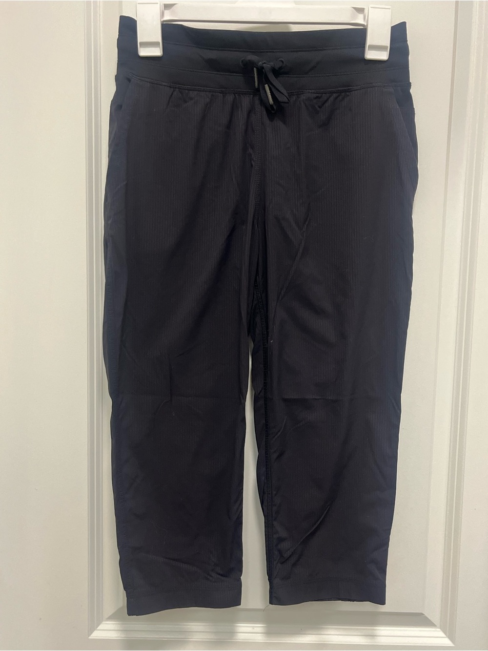 Lululemon Dance Studio Black Capri Pants Size 4 EUC